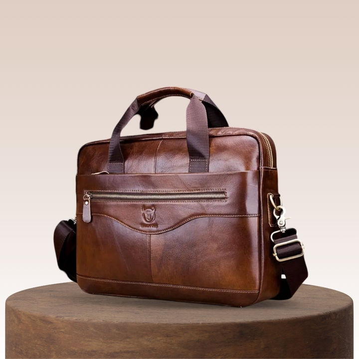 Jacob | spacious leather messenger bag